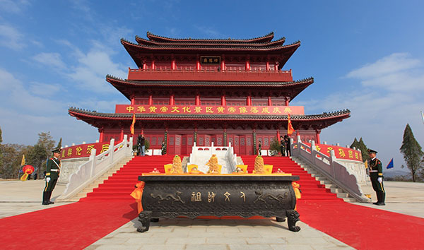 10月21日,黄帝文化景区轩辕黄帝像落成庆典在甘肃省庆阳市正宁