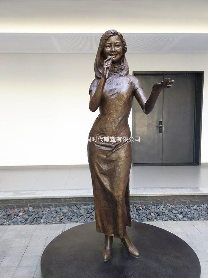 浙江音乐学院校园雕塑之《邓丽君铜像》